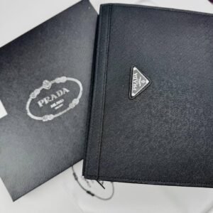 Prada (𝙘𝙡𝙪𝙩𝙘𝙝)