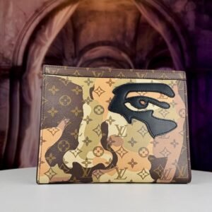 Louis Vuitton (𝙘𝙡𝙪𝙩𝙘𝙝) 