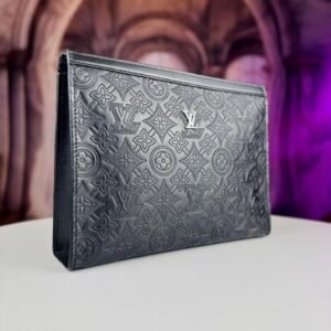 Louis Vuitton (𝙘𝙡𝙪𝙩𝙘𝙝)