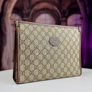 Gucci  (𝙘𝙡𝙪𝙩𝙘𝙝)