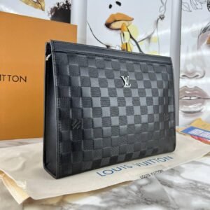louis vuitton (𝙘𝙡𝙪𝙩𝙘𝙝)