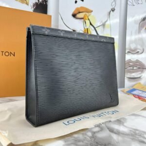 louis vuitton (𝙘𝙡𝙪𝙩𝙘𝙝)